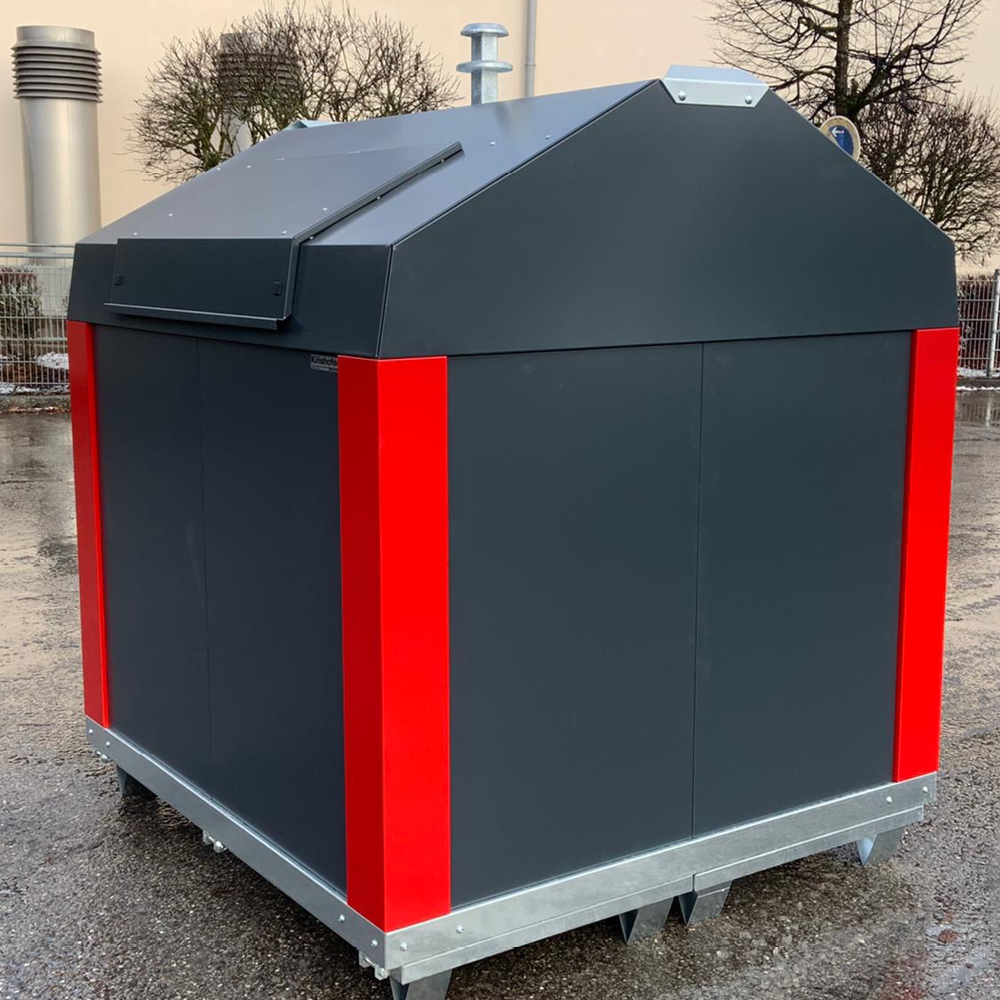 Residual waste container in an outdoor area for collecting mixed municipal waste