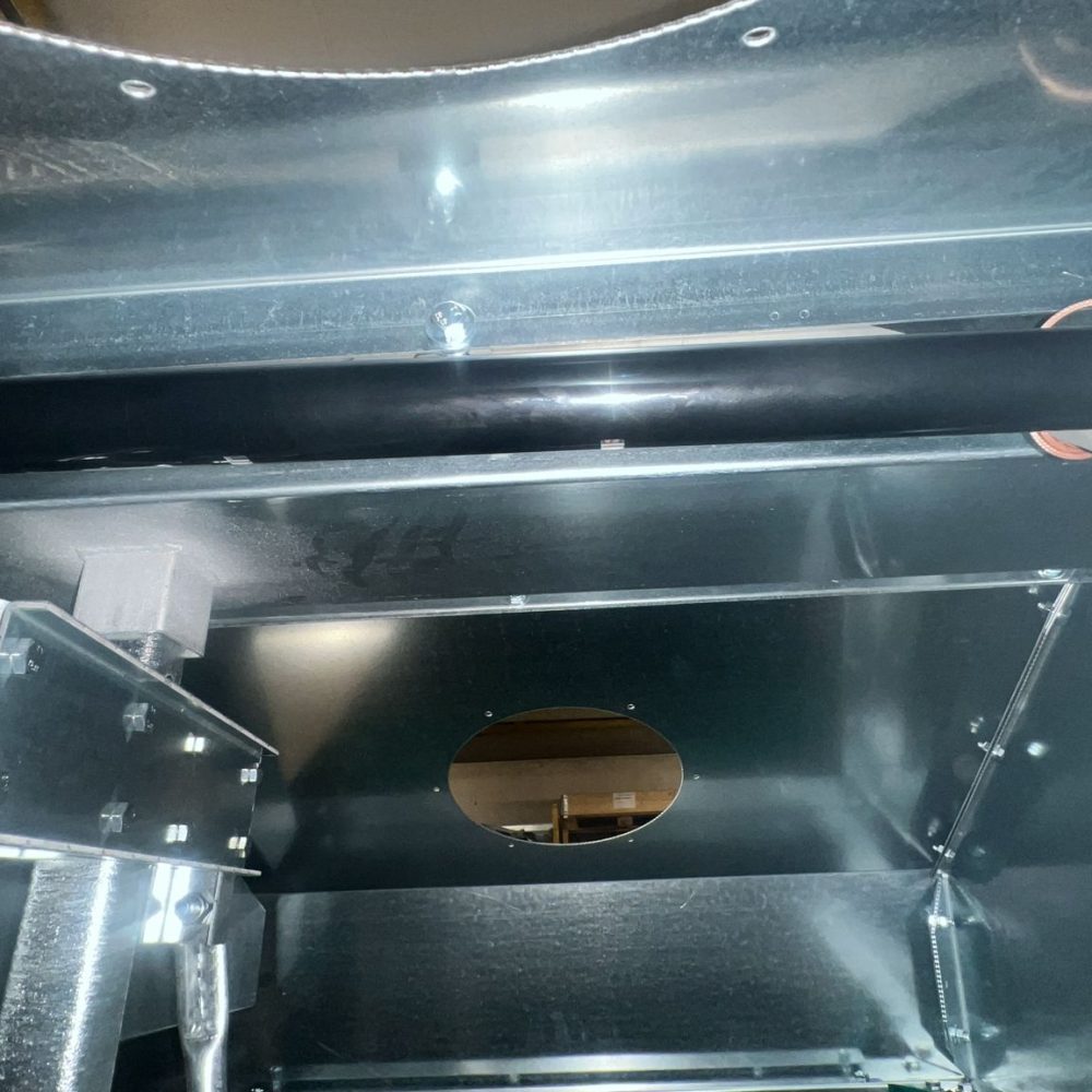 Füllstandsensor wird im Inneren des Containers verbaut